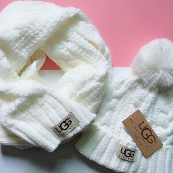 🎁UGG Australia Knit Scarf & Pom Hat Set Unisex - Picture 3 of 4